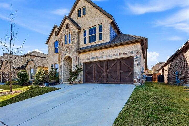 Property Photo: 2717 Calloway Creek Drive TX 76118
