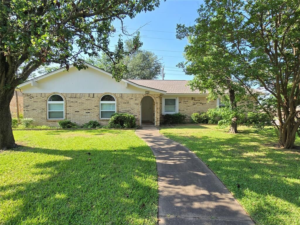 Property Photo:  1000 Springdale Road  TX 76021 
