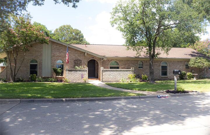 Property Photo:  608 Field Street  TX 76034 