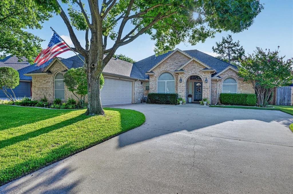 Property Photo: 7312 Cottonwood Court TX 76182