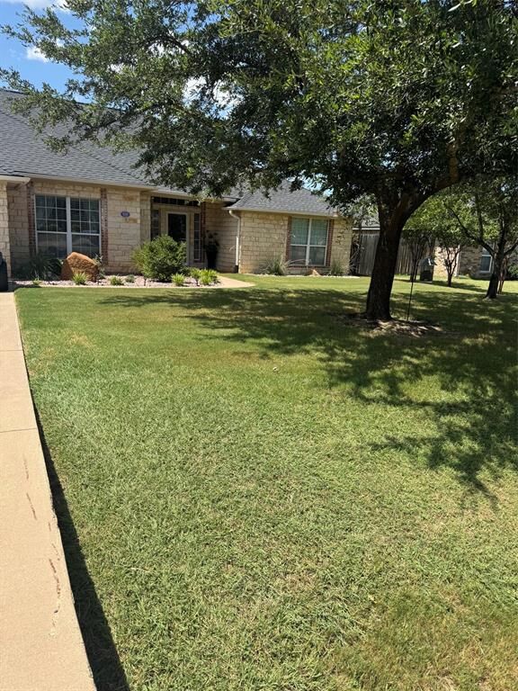Property Photo: 616 Parker Lane TX 76048