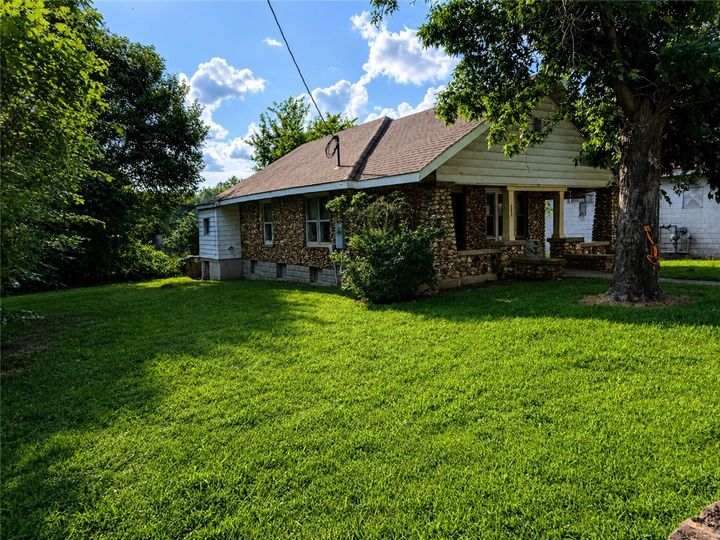 Property Photo:  203 N Walnut Street  MO 64831 
