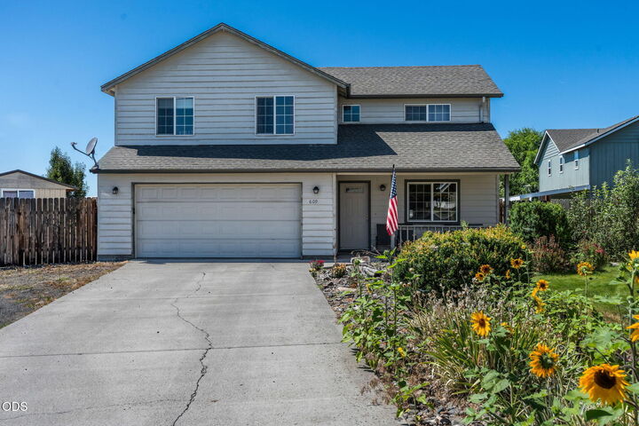 Property Photo: 609 NE Stoneridge Lane OR 97754