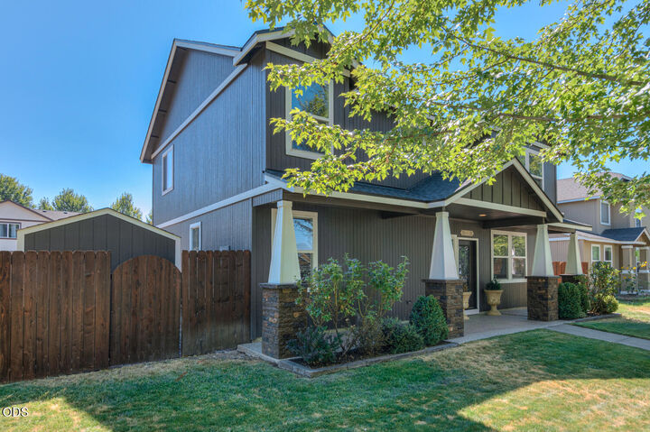 Property Photo: 1320 NE 3rd Street OR 97756