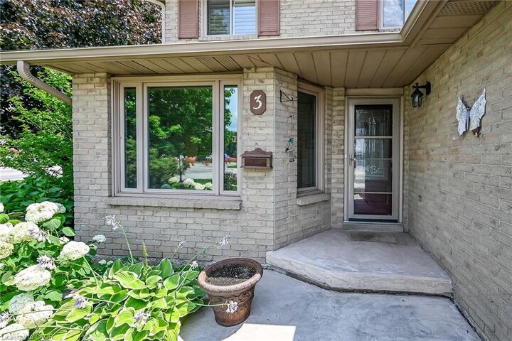 Property Photo:  3 Ridgemount Drive  ON L8W 2R6 