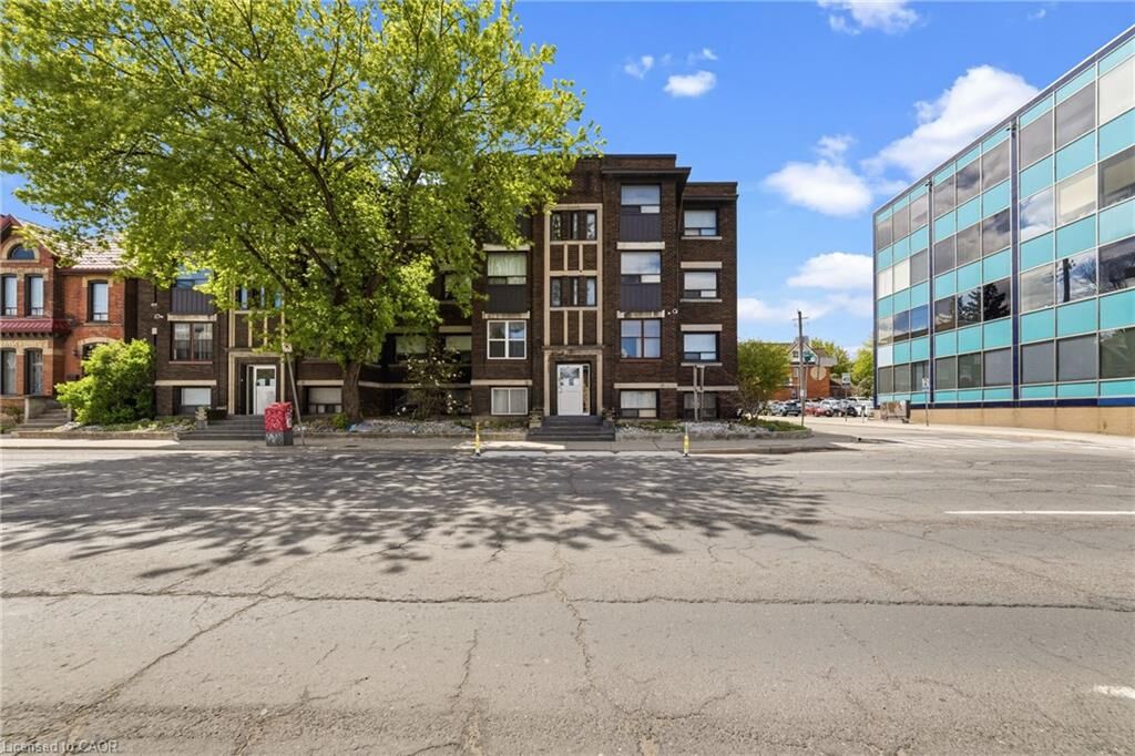 Property Photo:  468 Main Street E 15  ON L8N 1K6 