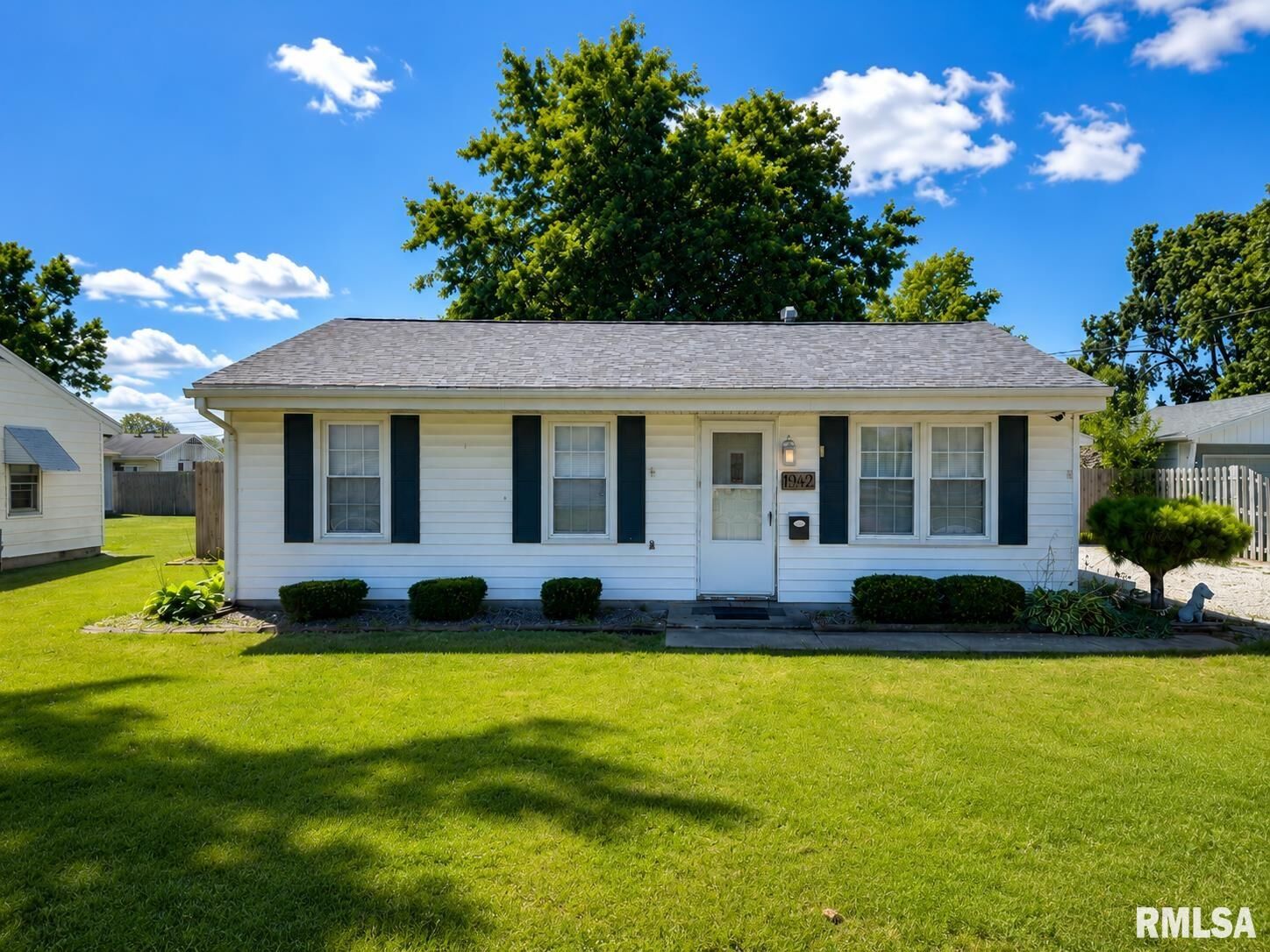 Property Photo:  1942 McMasters Avenue  IL 61401 
