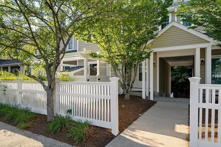 Property Photo:  290 Allerton Commons Ln 290  MA 02184 