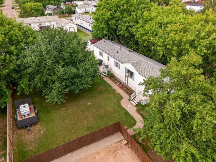 Property Photo:  10714 100 Avenue  AB T0H 2H0 