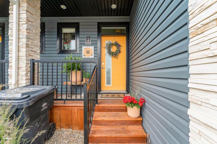 Property Photo: 490 Highlands Boulevard W 5 AB T1J 5K5