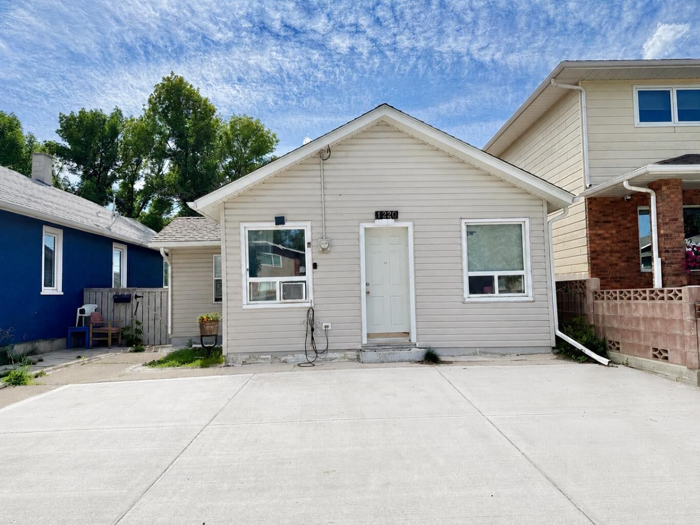 Property Photo: 1220 7 Street N AB T1H 1Y9