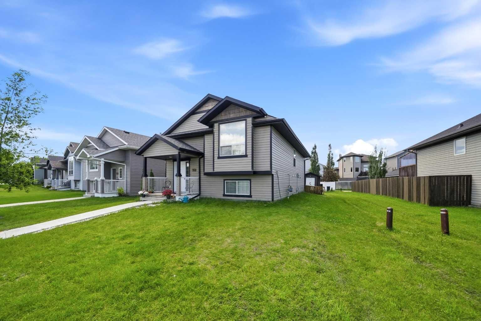 Property Photo:  628 Lancaster Drive  AB T4R 0H1 