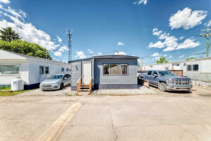 Property Photo: 2106 50 Street SE 30 AB T2B 1M7