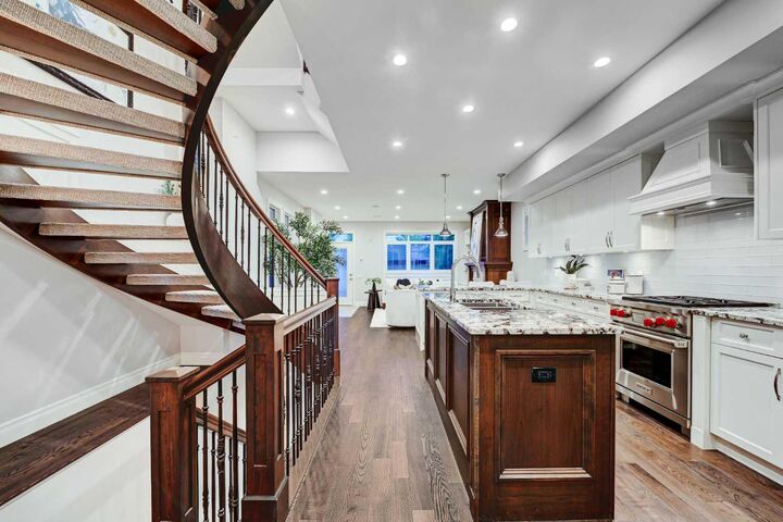 Property Photo:  922 5 Street NW  AB T2N 1R2 