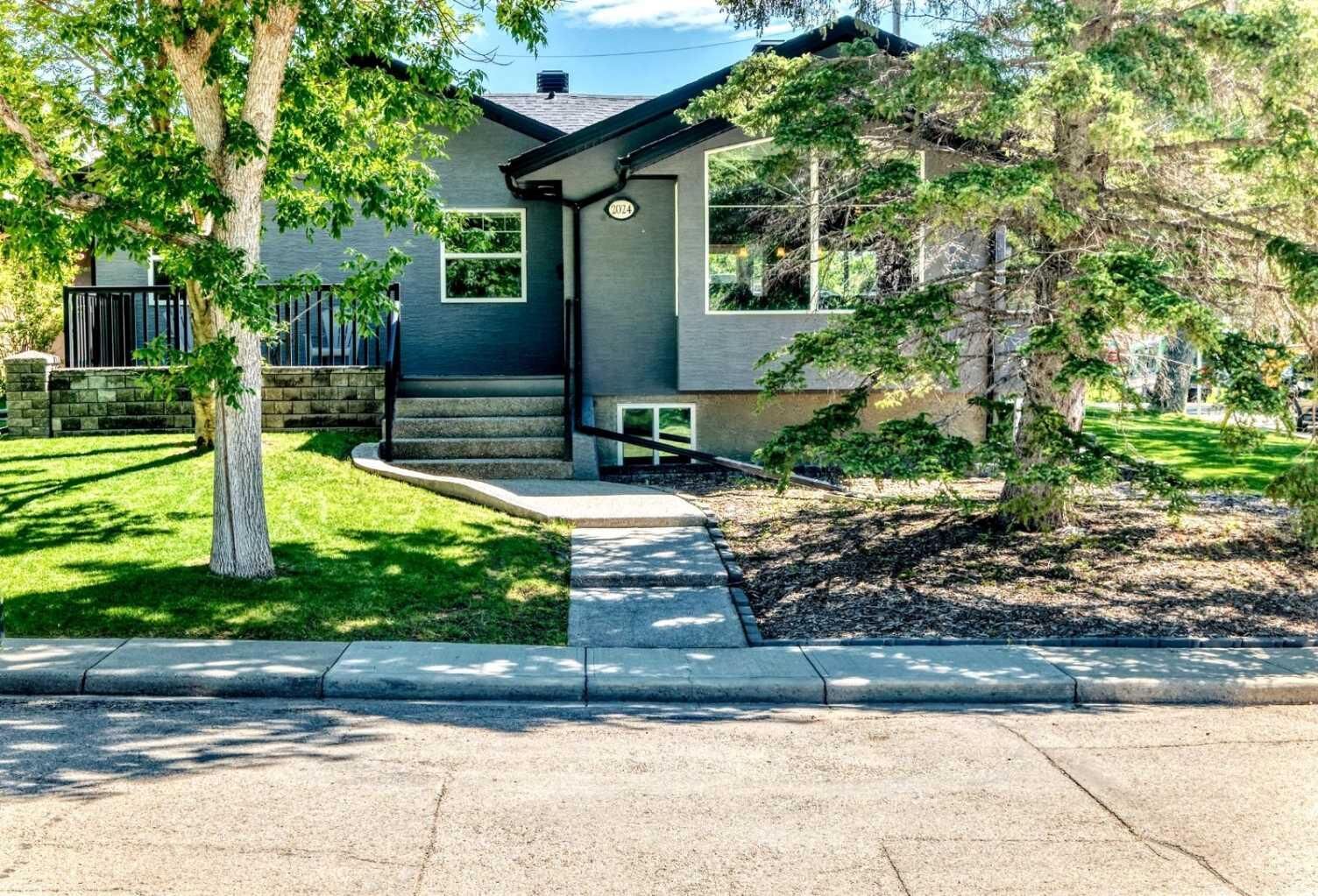 Property Photo:  2024 Chicoutimi Drive NW  AB T2L 0V7 