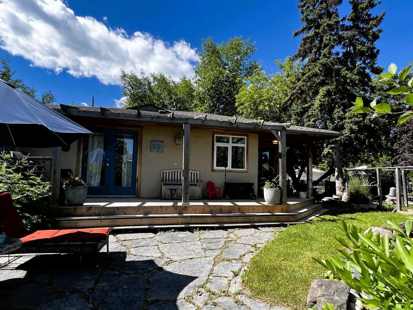 Property Photo:  29 Windermere Road SW  AB T3C 3K2 