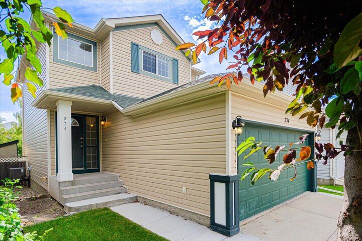 Property Photo:  274 Bridleridge Way SW  AB T2Y 4M6 