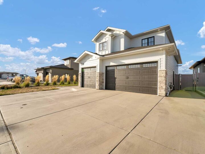 Property Photo:  24 Coulee Ridge Drive SW  AB T1B 0T3 