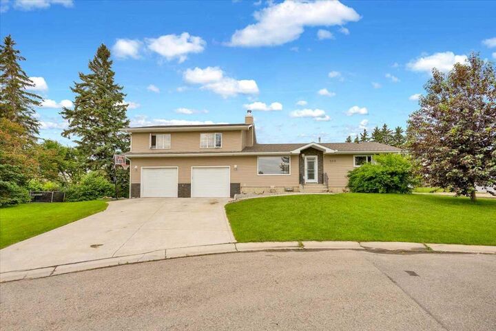Property Photo: 125 13 Avenue AB T0M 0N0