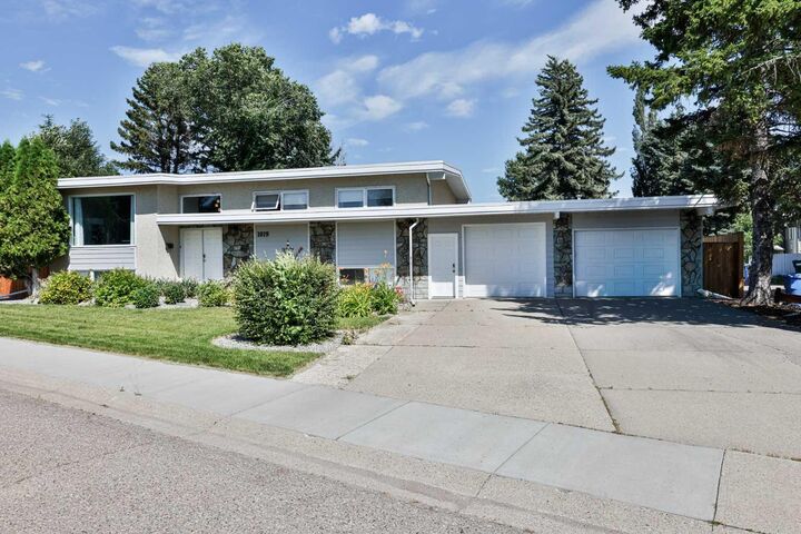 1019 Glacier Drive S — photo 1