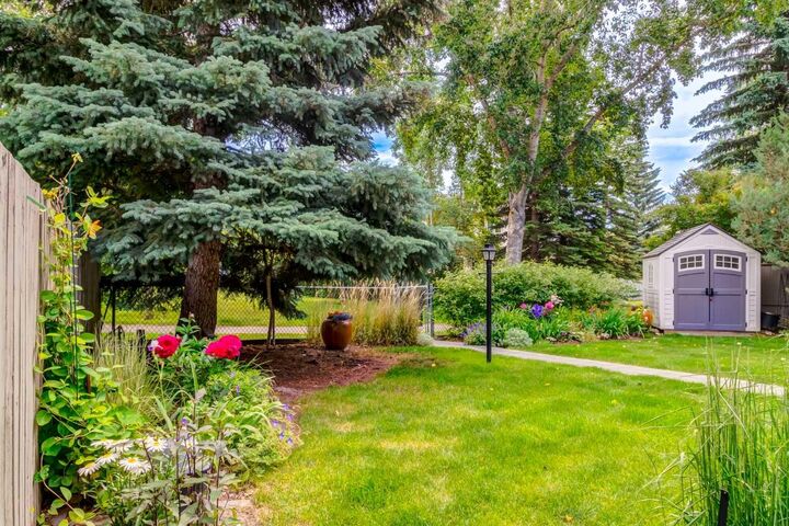 Property Photo:  367 Woodbriar Circle SW  AB T2W 6A4 