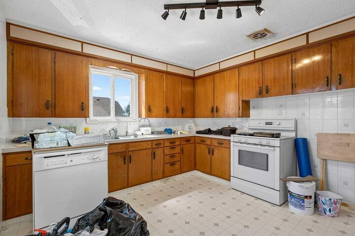 Property Photo:  5119 55 Avenue  AB T0L 1Z0 