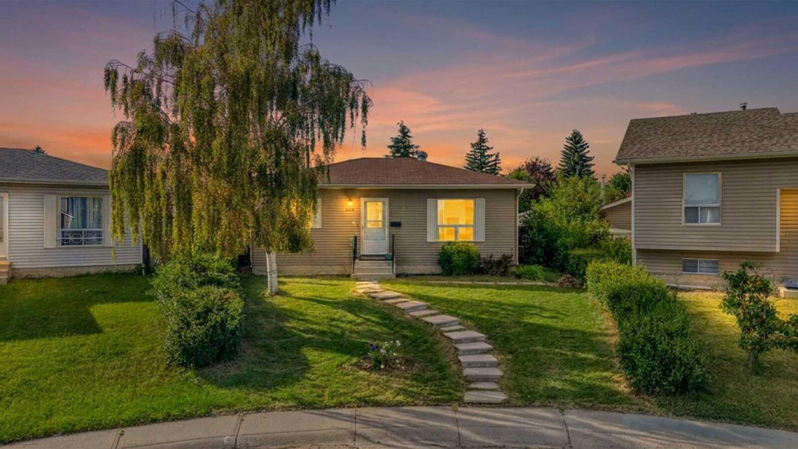 Property Photo:  292 Falshire Way NE  AB T3J 2B4 