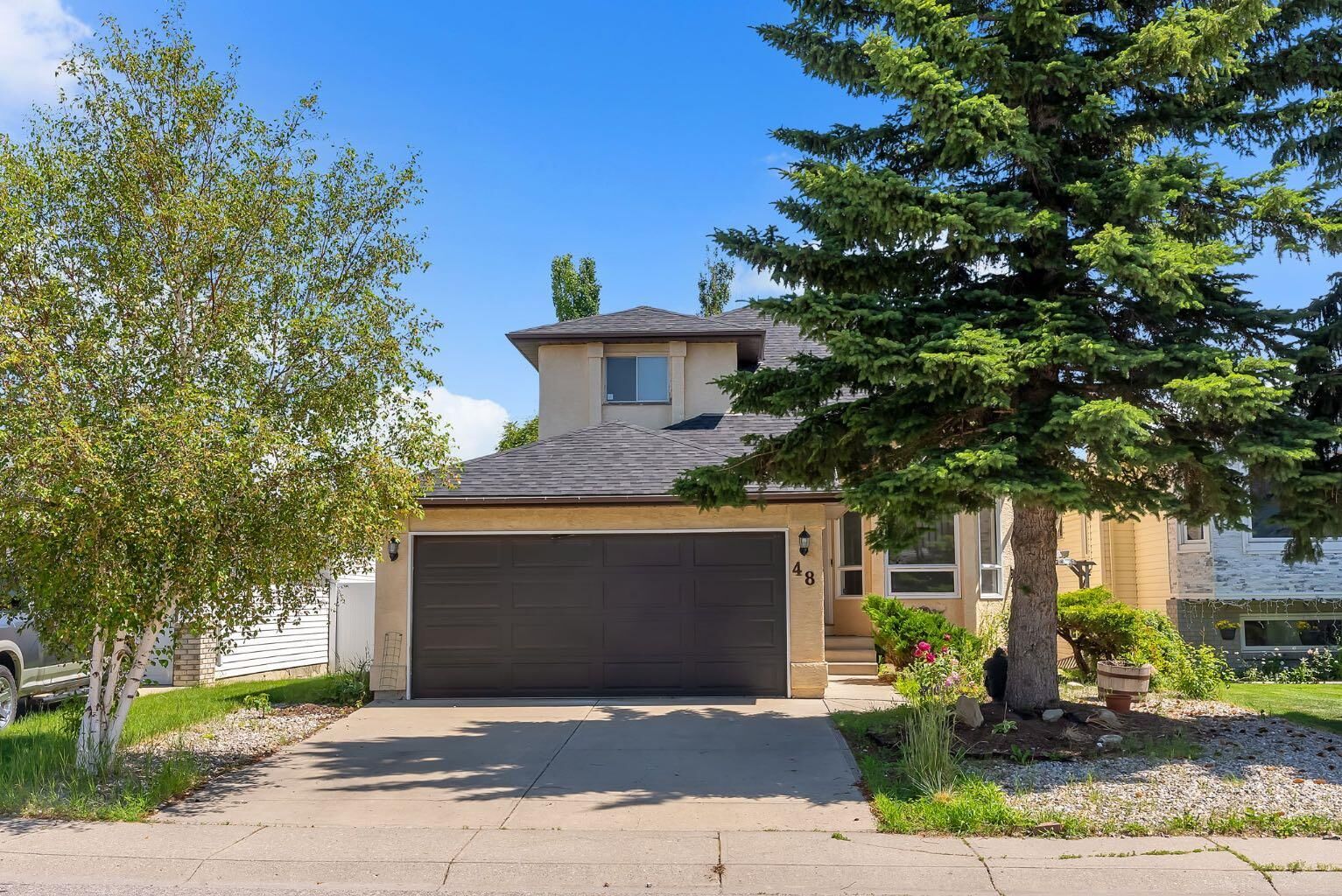 Photo de la propriété:  48 Millview Way SW  AB T2Y 2W5 