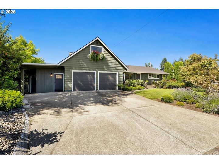 Property Photo: 969 B St WA 98671