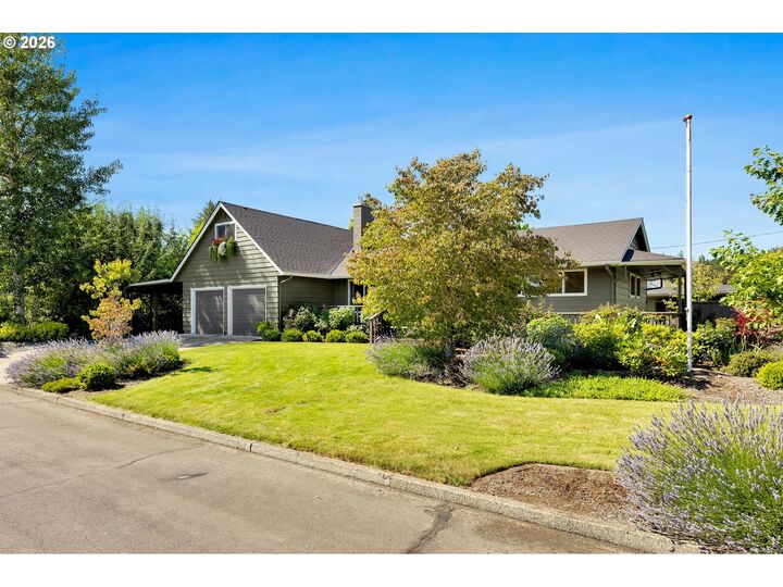 Property Photo: 969 B St WA 98671