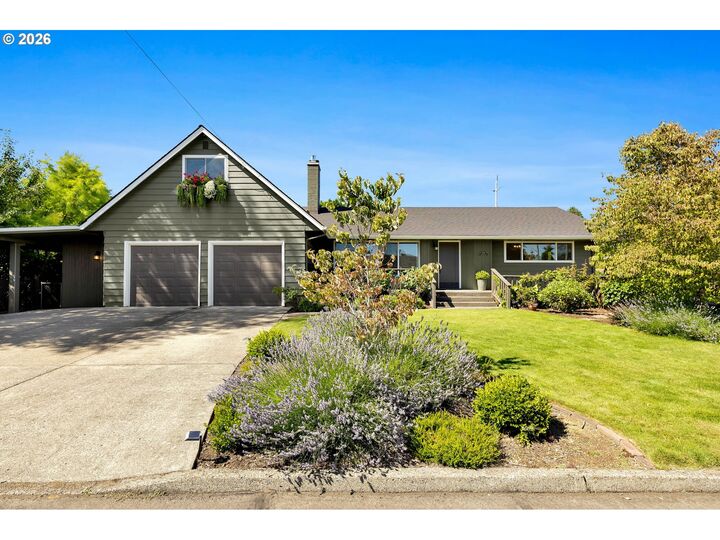 Property Photo:  969 B St  WA 98671 