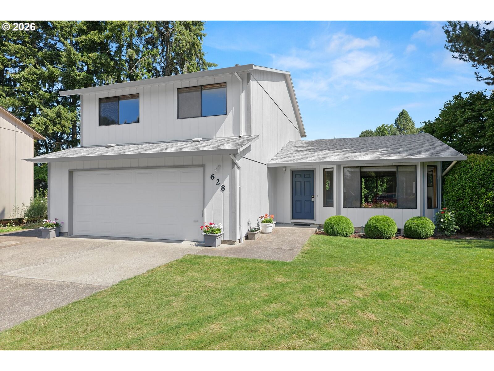 Property Photo:  628 SE 33rd Ct  OR 97123 