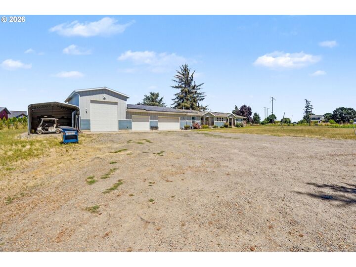 Property Photo: 2999 Buena Crest Ln NE OR 97303