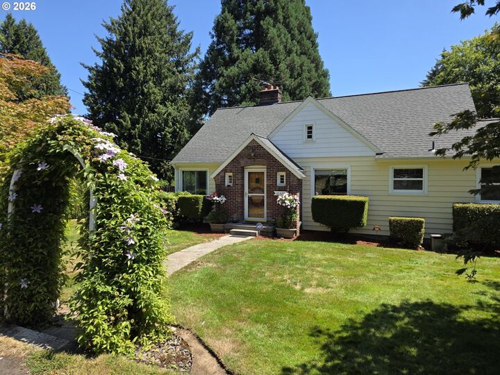 Property Photo: 10320 SE Stanley Ave OR 97222