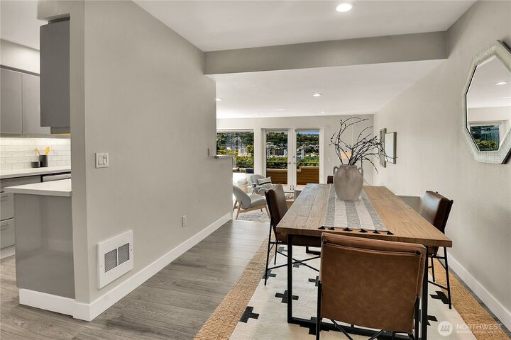 Property Photo: 1202 Lakeview Boulevard E 1 WA 98102