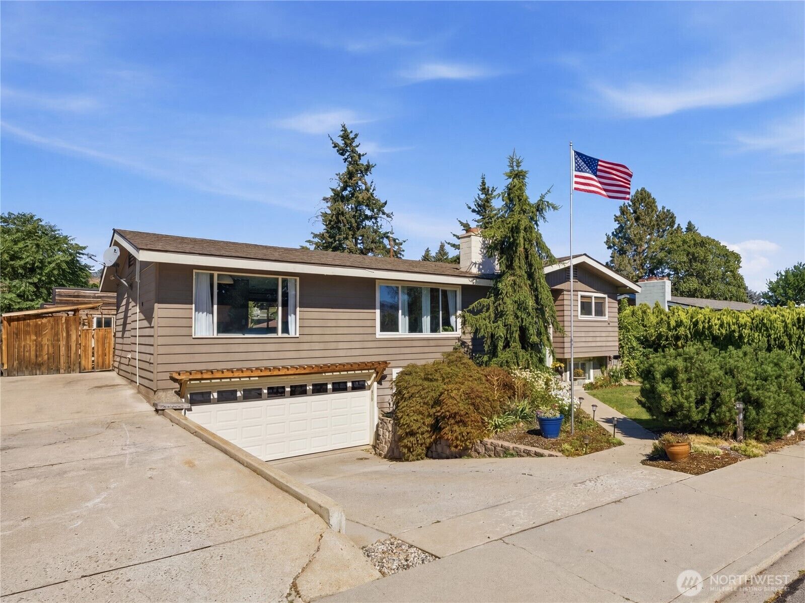 Property Photo:  1116  Wedgewood Avenue  WA 98801 