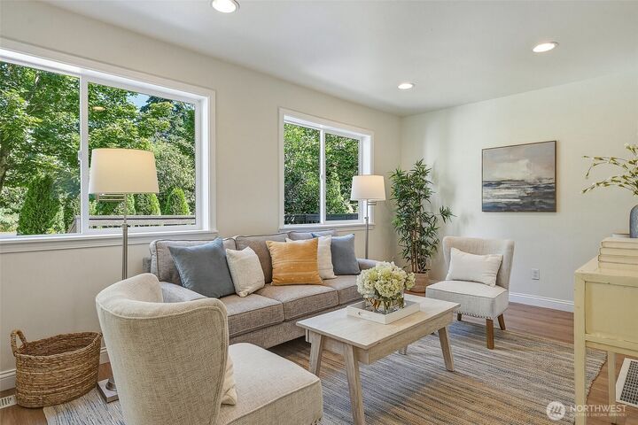 Property Photo:  1605 N 183rd Street 1  WA 98133 
