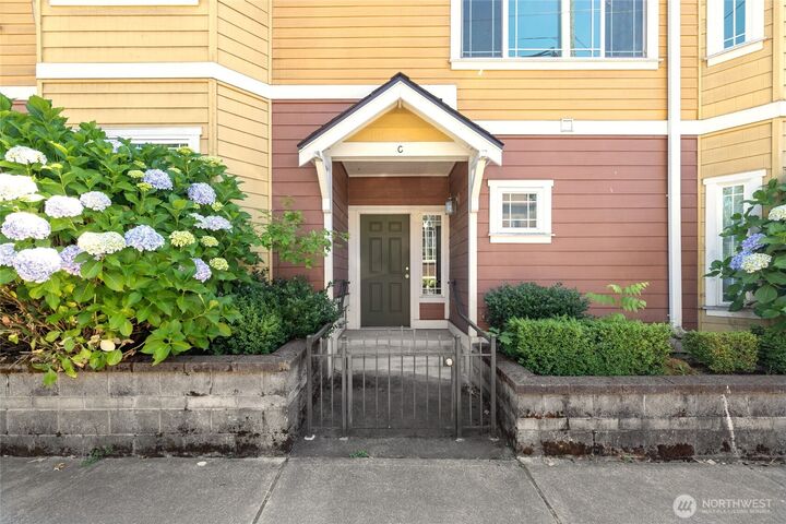 Property Photo: 906 6th Avenue C WA 98405
