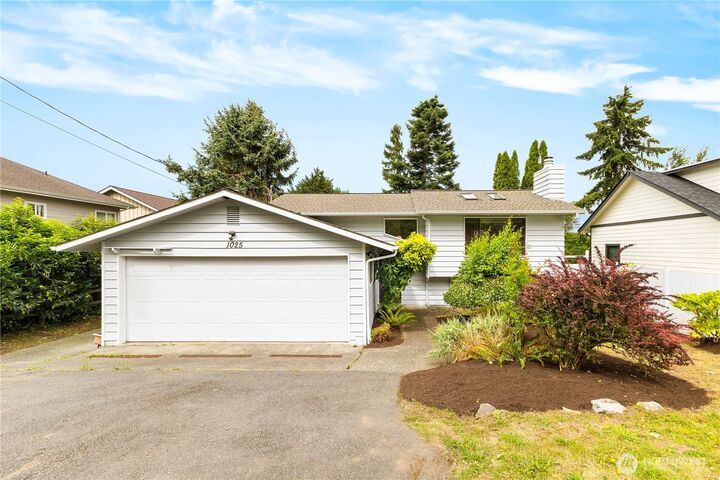 Property Photo: 1025 Nevada Street WA 98229