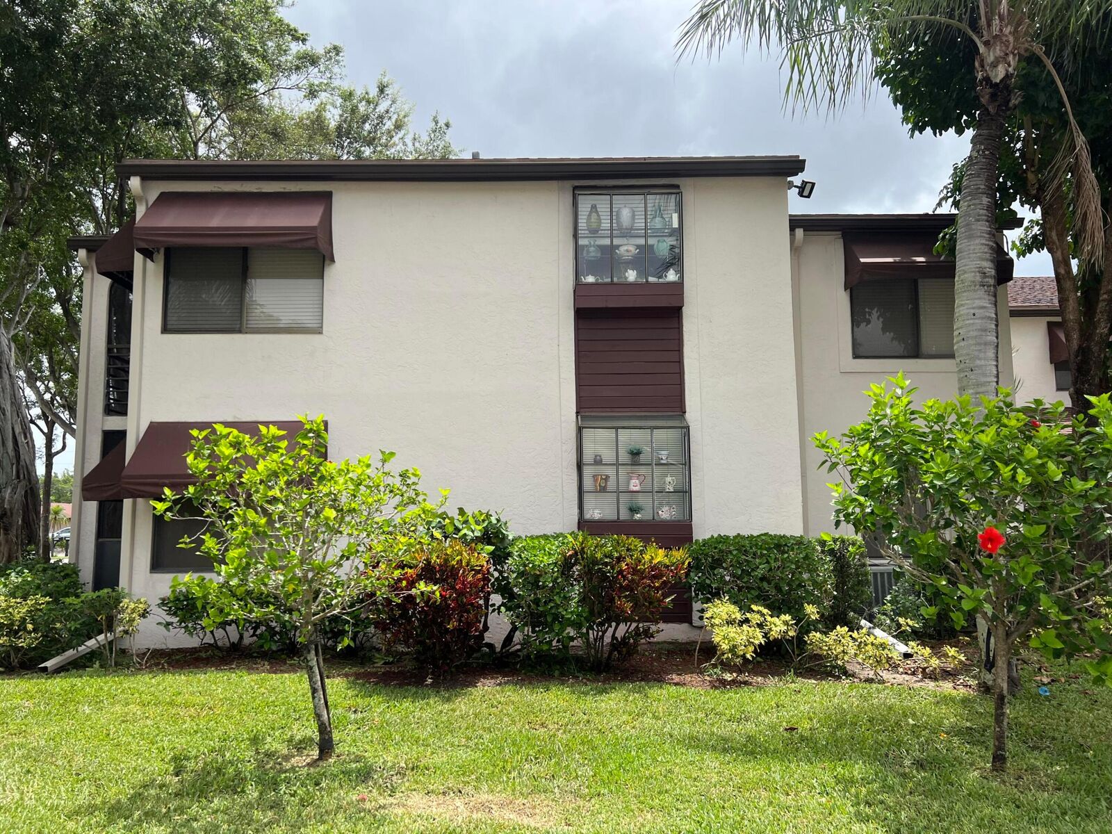 Property Photo:  5068 Rose Hill Drive 102  FL 33437 