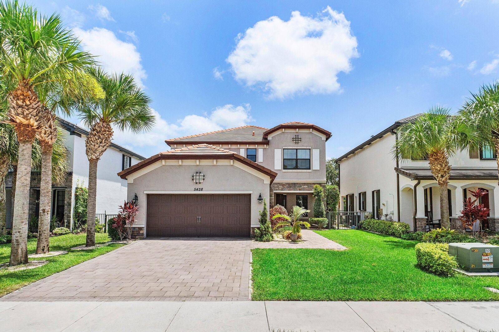 Property Photo:  5428 Sandbirch Way  FL 33463 