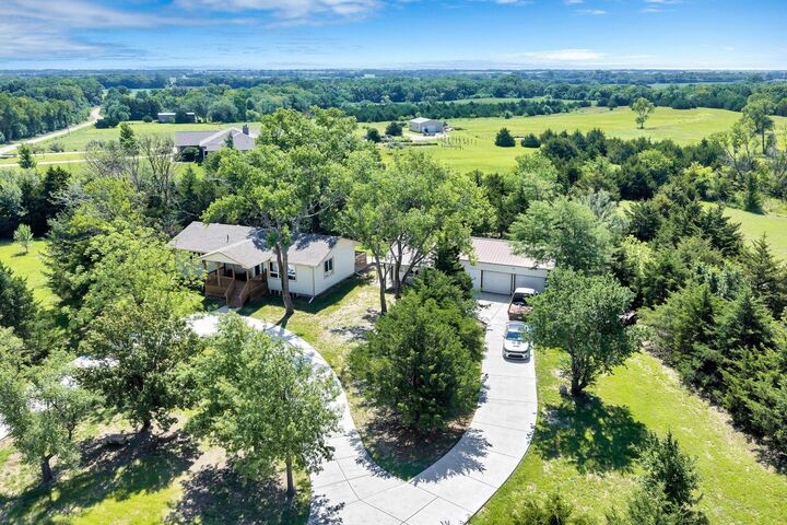 Photo de la propriété:  4936 NW County Line Rd  KS 67017 