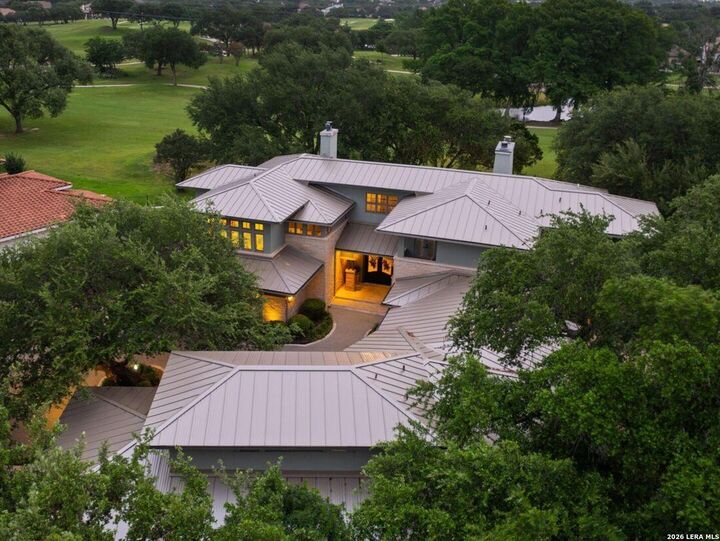 Property Photo: 18918 De Enclave TX 78258