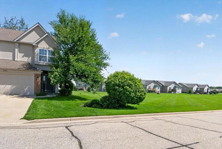 Property Photo: 6582 Kristines Way IL 61080