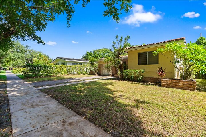 Property Photo: 1505 Zoreta Ave FL 33146