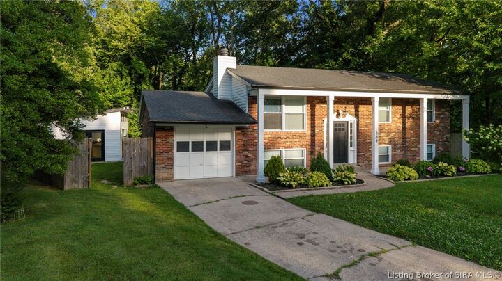 Property Photo:  568 Spicewood Place  IN 47129 