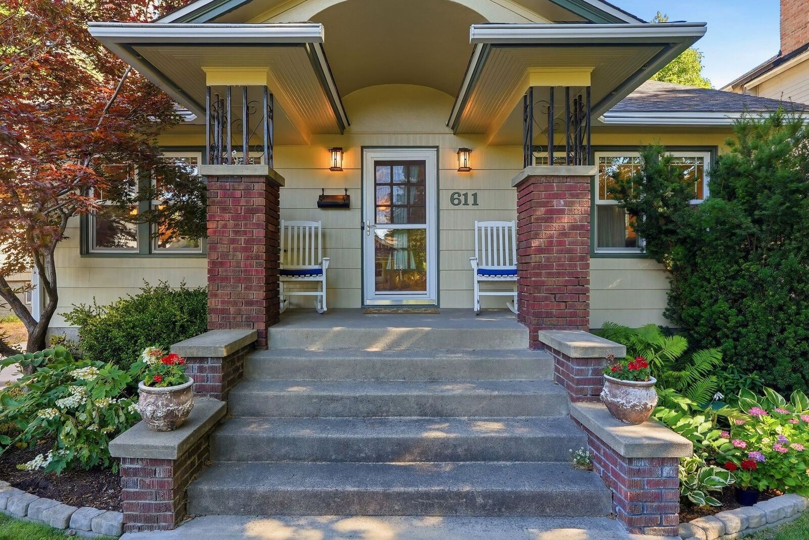 Property Photo: 611 E 25th Ave WA 99203