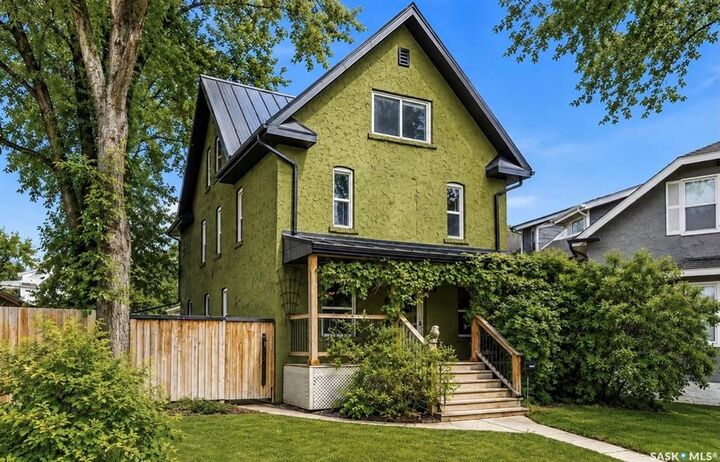 Property Photo: 212 25th Street W SK S7L 0C4
