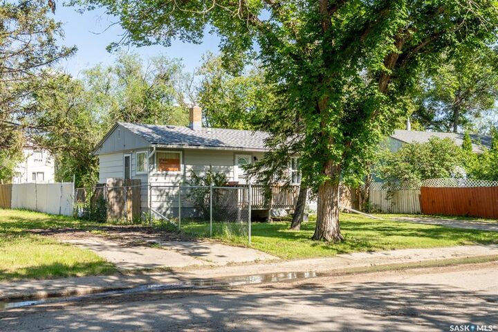 Property Photo:  725 Cameron Street  SK S4T 2S2 