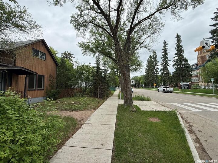 Property Photo: 1320 Lorne Avenue SK S7H 1X7